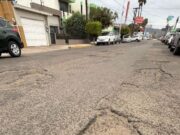 Tiene más de 100 baches calle del fraccionamiento Bahía de Ensenada