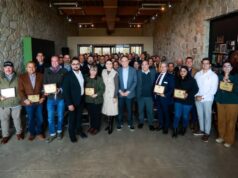 Entrega Marina del Pilar distintivo PASE a 64 restaurantes de Ensenada