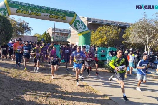Conmemoran carrera atlética por el XX aniversario de la Facultad de Ingeniería y Negocios de San Quintín