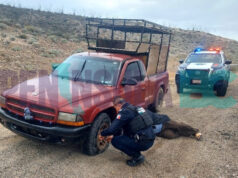 Apoyan policías a sexagenario que sufrió una ponchadura en Cataviña