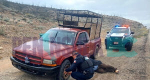 Apoyan policías a sexagenario que sufrió una ponchadura en Cataviña