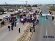 Exigen abrogación de la Ley ISSSTE 2007 con bloqueo carretero en San Quintín