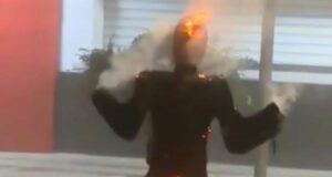 Incendian figura con forma humana en crucero de Ensenada