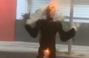 Incendian figura con forma humana en crucero de Ensenada