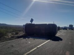 Sufren volcadura en inmediaciones de Punta Prieta