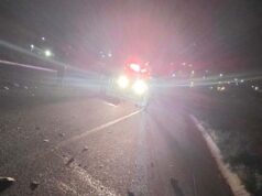 Muere motociclista tras invadir carril contrario e impactarse contra vehículo en carretera a La Bufadora