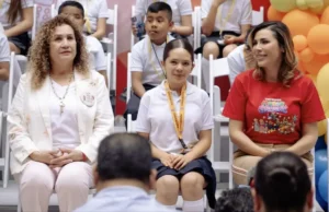 Niña de Ensenada es designada Secretaria de Educación por un día