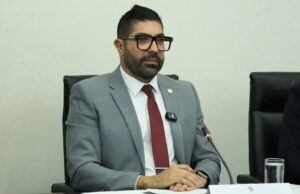 Gobernadora de Chihuahua violó la Constitución: Armando Ayala