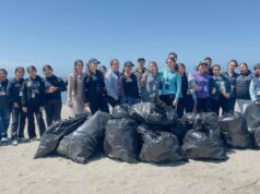 Levantan más de cien kilos de basura de la playa San Ramón en San Quintín