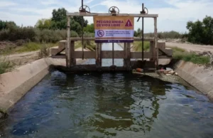 Advierten sobre riesgos de nadar en pozos y canales en temporada de calor