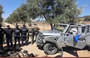 Capturan a jefe criminal con armamento, droga y un vehículo robado en Tecate