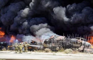 Iniciarán una inspección ambiental tras incendio de yonke en Ensenada