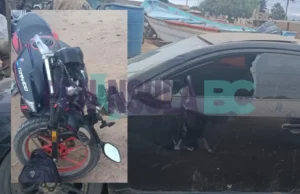Motociclista impacta a vehículo tras ataque de perros en avenida de Camalú