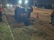 Avanzan trabajos correctivos de bacheo en carretera a Ojos Negros