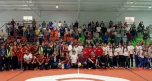 Abanderan a estudiantes deportistas de Ensenada