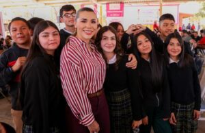 Avanza en Baja California entrega de becas Rita Cetina: Marina del Pilar