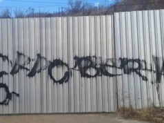 Detienen a dos menores por «grafitear» propiedad en Ensenada
