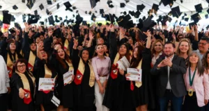 Egresa tercera generación de preparatoria con Tarjeta Violeta impulsada por Marina del Pilar