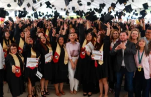 Egresa tercera generación de preparatoria con Tarjeta Violeta impulsada por Marina del Pilar