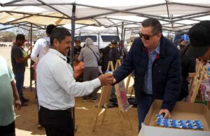 Acerca Arnulfo Silva servicios de salud, agua y asesoría legal a cuatro comunidades de San Quintín
