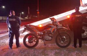 Motociclista impacta a conductora en Vicente Guerrero