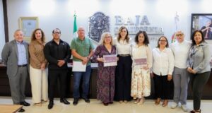 Entrega Marina del Pilar el Fondo de Retiro a docentes jubilados de Baja California