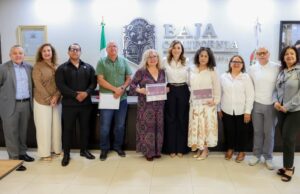 Entrega Marina del Pilar el Fondo de Retiro a docentes jubilados de Baja California