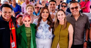 Entrega Claudia Agatón 125 auxiliares auditivos del programa Ponte Oreja en Ensenada