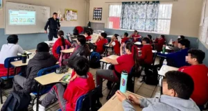 Promueven el uso seguro de las redes sociales con alumnos de la primaria Juan Escutia en Ensenada