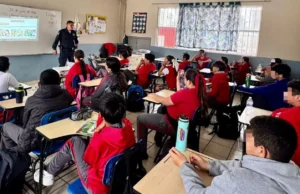 Promueven el uso seguro de las redes sociales con alumnos de la primaria Juan Escutia en Ensenada