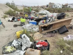 Retiran dos toneladas de basura tras limpieza en Playa Hermosa y Conalep en Ensenada
