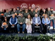 Entrega Claudia Agatón uniformes a personal de Protección Civil de Ensenada
