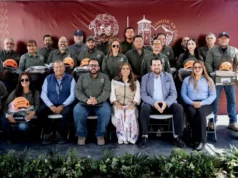 Entrega Claudia Agatón uniformes a personal de Protección Civil de Ensenada