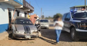 Sexagenario impacta vehículos y comercio en Camalú