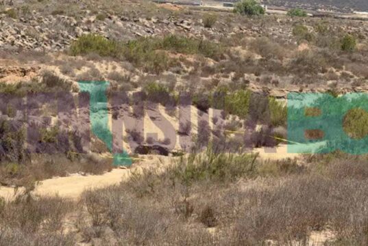 Localizan cuerpo en un hoyo en medio del arroyo en San Quintín
