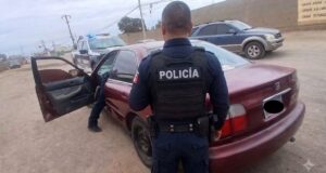 Detienen a conductora con vehículo robado en San Quintín