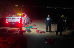 Rescatan a una mujer que cayó a un barranco en la carretera a La Bufadora