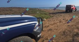 Localizan cuerpo en vehículo cerca de la playa del ejido Díaz Ordaz