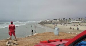 Mueren ahogados dos hombres en playa de Ensenada