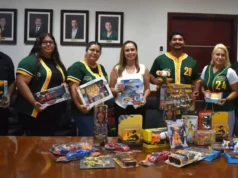 Estudiantes de la UABC reúnen 350 juguetes para llevar alegría a niñas y niños de Ensenada