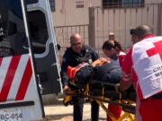 Policía termina lesionado tras rescatar a una mujer en Ensenada