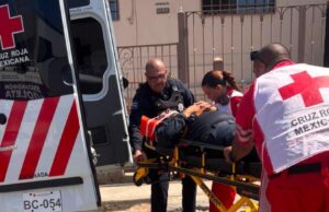 Policía termina lesionado tras rescatar a una mujer en Ensenada