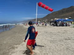 Rescatan a hombre atrapado en corriente de retorno en Playa La Misión