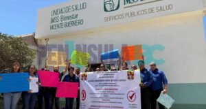 Exigen trabajadores remoción de directora de Unidad de Salud Vicente Guerrero