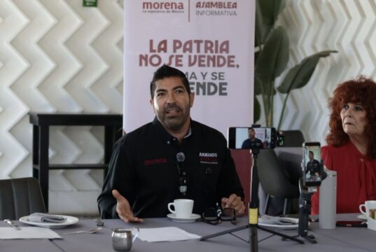 Presume Armando Ayala trayectoria y resultados en rueda de prensa en Ensenada