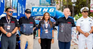 Encabeza Claudia Agatón banderazo de la carrera Baja 400 en Ensenada