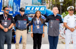 Encabeza Claudia Agatón banderazo de la carrera Baja 400 en Ensenada
