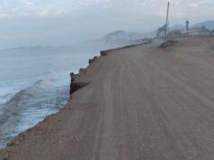 Atiende Ayuntamiento afectación por deslizamientos en camino vecinal de Eréndira