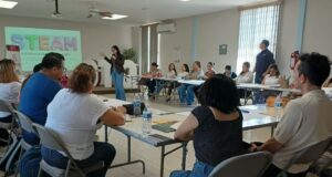 Imparten taller «Teaching Outside the Box: Inglés con Enfoque STEAM» en San Quintín