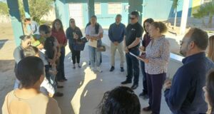 Entrega Secretaria de Educación apoyos a niños y jóvenes de San Quintín